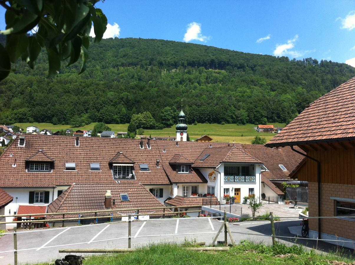 Hotel Kreuz Holderbank Exterior foto